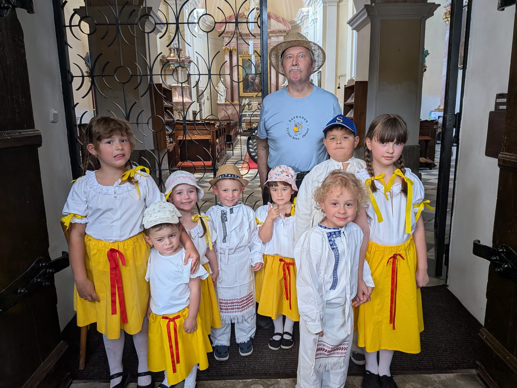 Přečtete si více ze článku 🌸💙❤️💛 Červnové folklórní výjezdy dětského kroužku Šafránek 💛❤️💙🌸